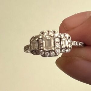 Elegant 14k white gold Diamond Ring